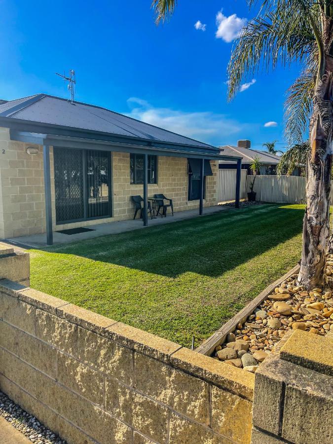 Dbj Holiday Units Mulwala Esterno foto