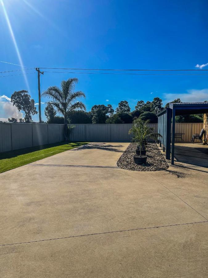 Dbj Holiday Units Mulwala Esterno foto